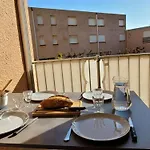 Familial Pres De La Avec Balcon Et Parking - St Pierre La - Fr-1-619-148 * Fleury (Aude)