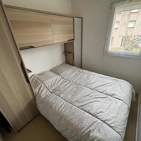 Familial Pres De La Avec Balcon Et Parking - St Pierre La - Fr-1-619-148 דירה