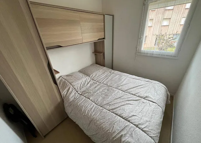 Familial Pres De La Avec Balcon Et Parking - St Pierre La - Fr-1-619-148 דירה