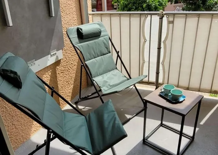 Familial Pres De La Avec Balcon Et Parking - St Pierre La - Fr-1-619-148 *